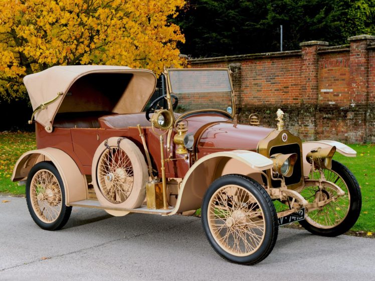 Ford T tunning élégance et classe brun avec finition en beige claire et tout partie métalique en doré et phare avec une teinte vert jade
